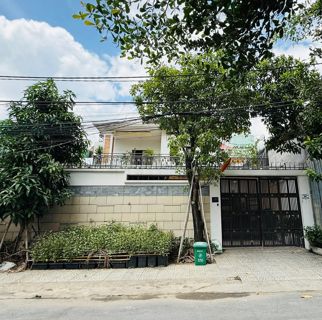 Bán biệt thự Phước Bình – Mặt tiền 12m, nhà 2 tầng nội thất cao cấp, đối diện Global City
